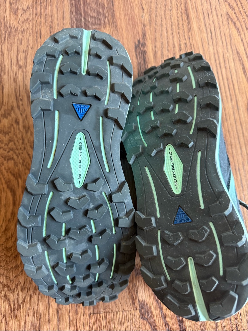 Brooks Black and Mint Green Low-Top Trail Sneakers - Picture 5 of 8